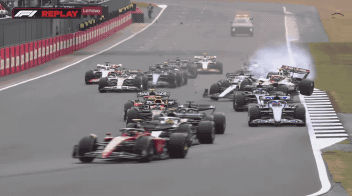 周冠宇f1比賽中翻車